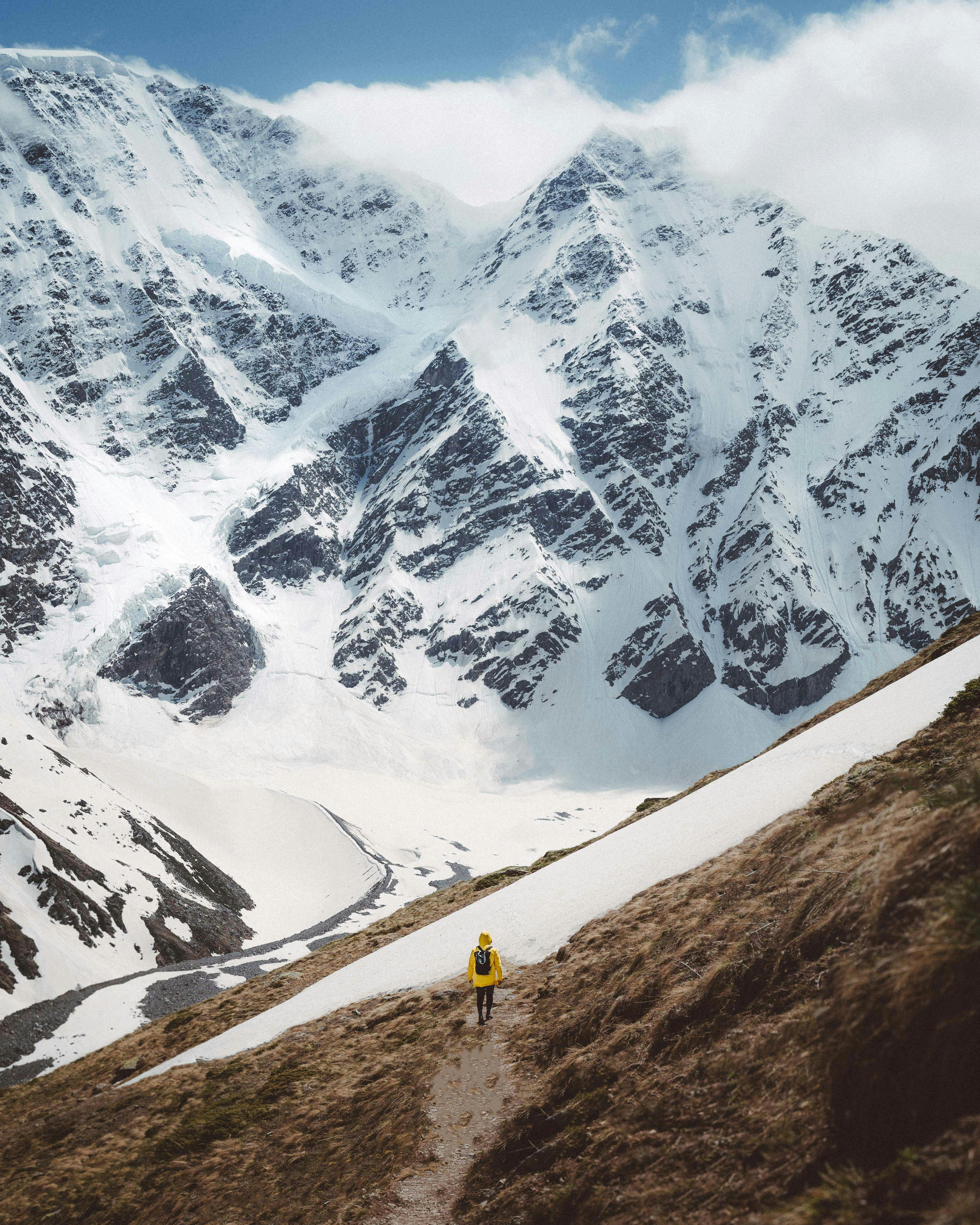 How to Choose Between Guided vs. Independent Annapurna Base Camp Treks